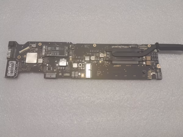 MacBook Air 13" A1466 2015 Emaplaat Intel i5/4GB refurb