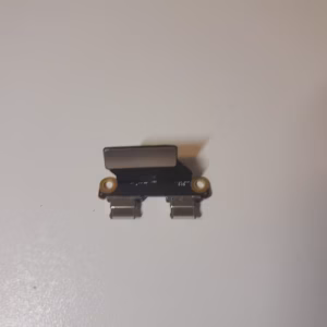 20241102_155035 MacBook Air 13" A2337 2020 Laadimispesa 2xTB USB-C refurb